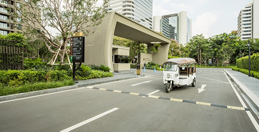 ザ・レジデンス・アット・シンドーン・ケンピンスキー・バンコクの送迎トゥクトゥク